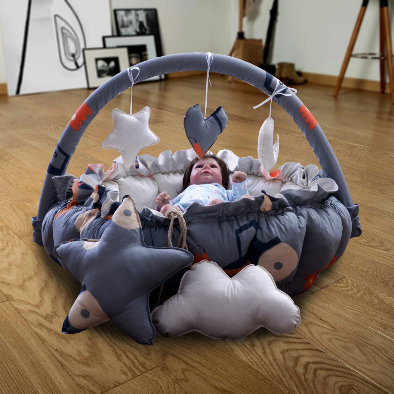 Printed Cotton Baby Round Cot with Pillows- Gray Vehicle